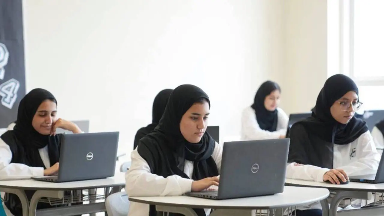توزيع أجهزة اللابتوب.. آلية جديدة تشمل طلاب مدارس دبي خلال الفترة المقبلة